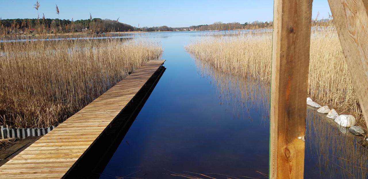 Mecklenburgische Seenplatte - Fh Mit Optionalem Steg Und Ruderboot Grosszerlang Exteriör bild